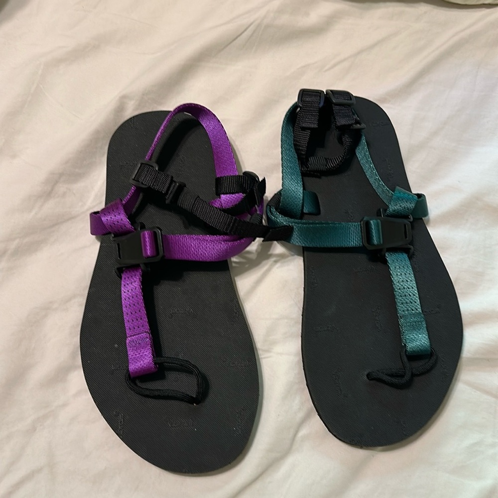 Women’s size 8 hiking thong sandals vibram
